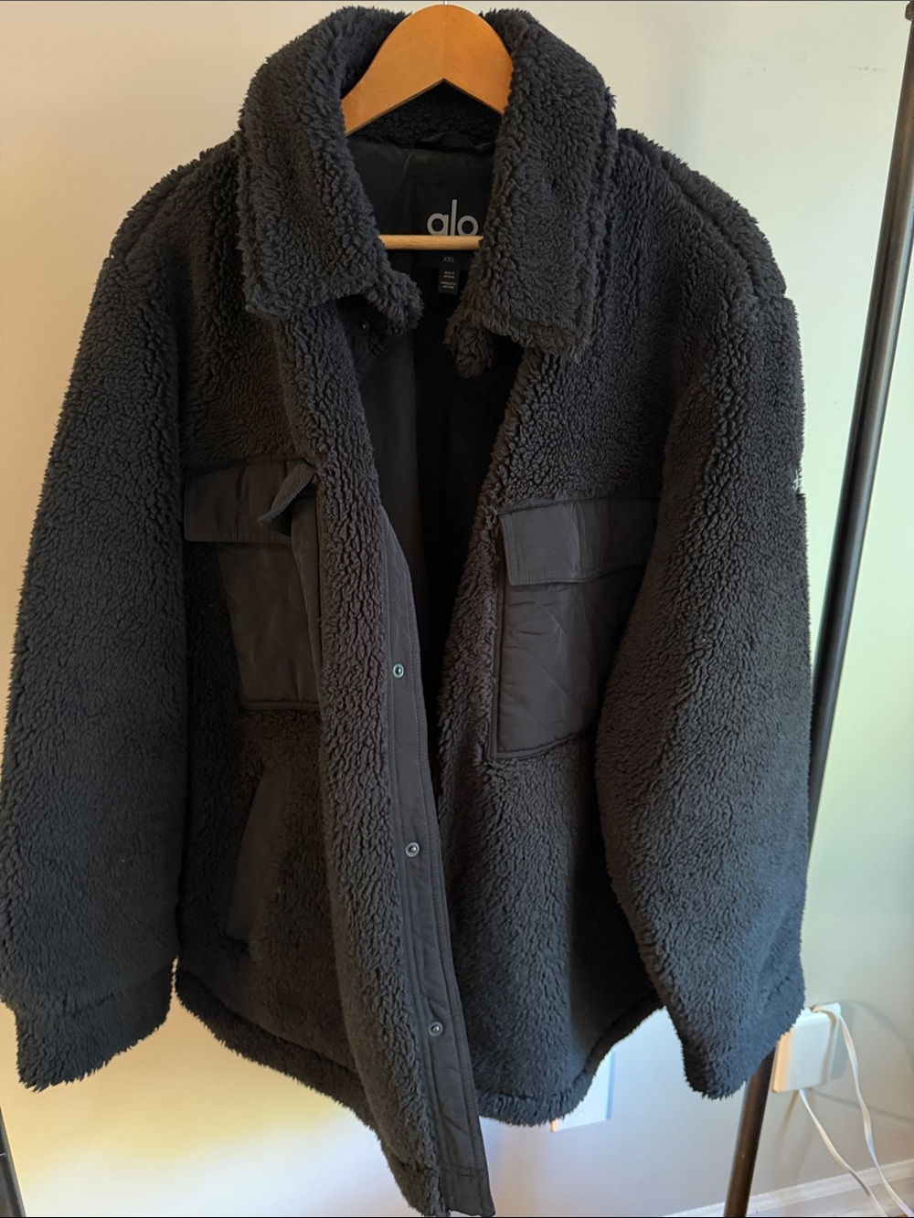 ALO Yoga Men’s Black Sherpa Edge Shacket